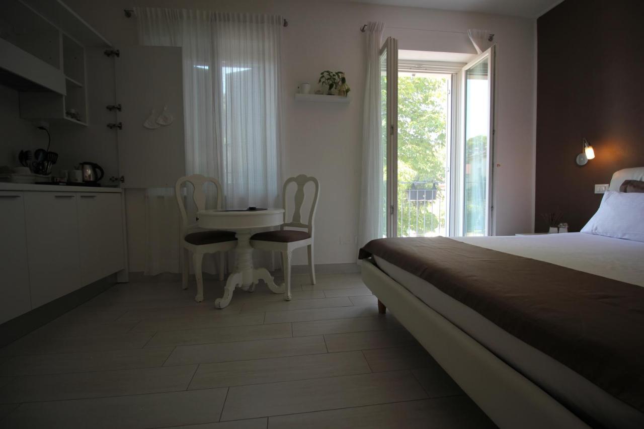 Rooms Il Punto Peschiera del Garda Exteriör bild