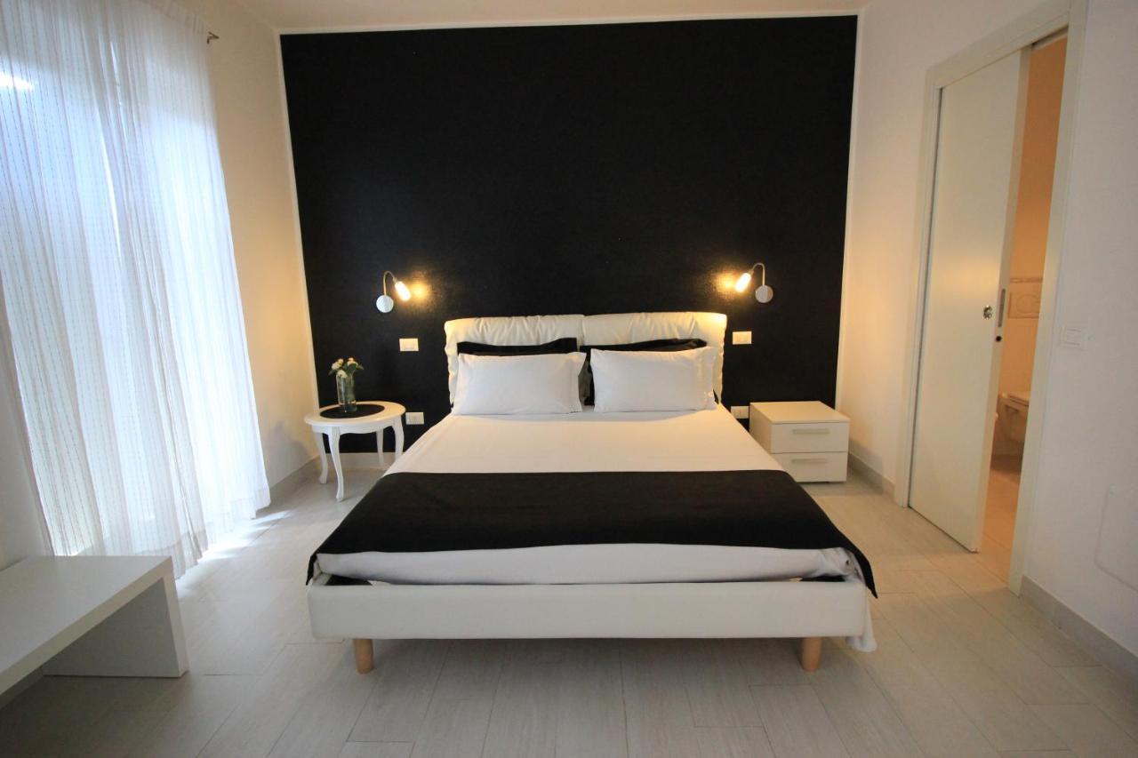 Rooms Il Punto Peschiera del Garda Exteriör bild