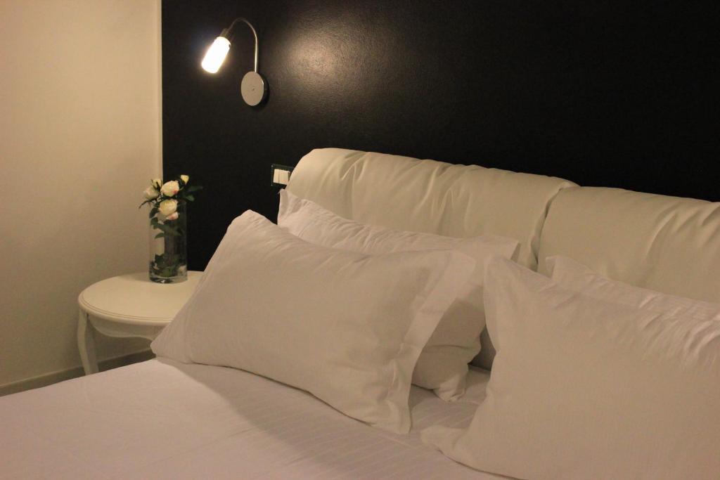 Rooms Il Punto Peschiera del Garda Rum bild
